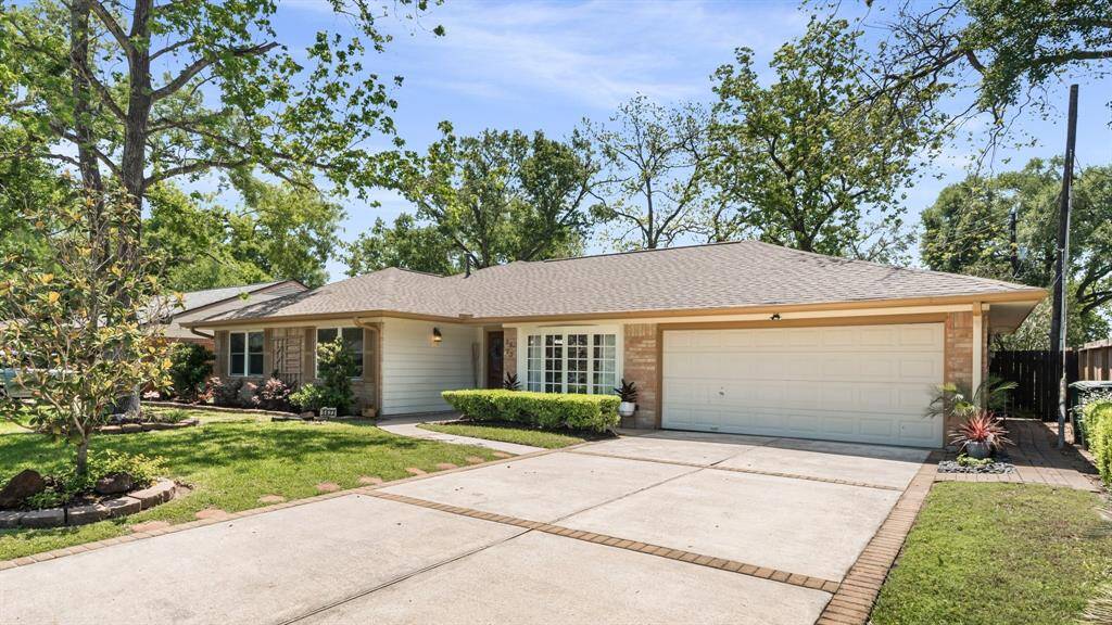The 2 car garage and double wide driveway provide plenty of space for family and friends to park.