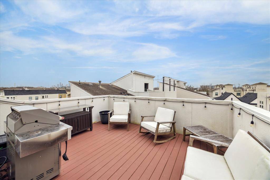Secure this rooftop oasis just in time for warm weather entertaining surrounded by open sky and downtown skyline vistas.