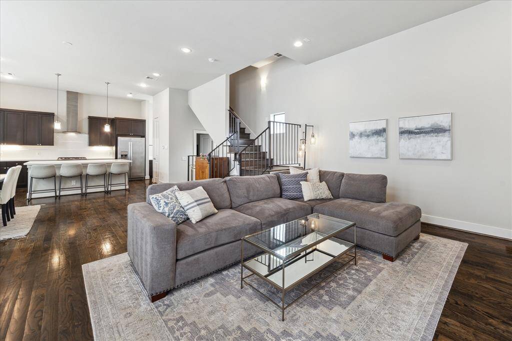 The second floor is sure to become your favorite gathering spot thanks to its sunny ambiance and seamless indoor-outdoor layout.