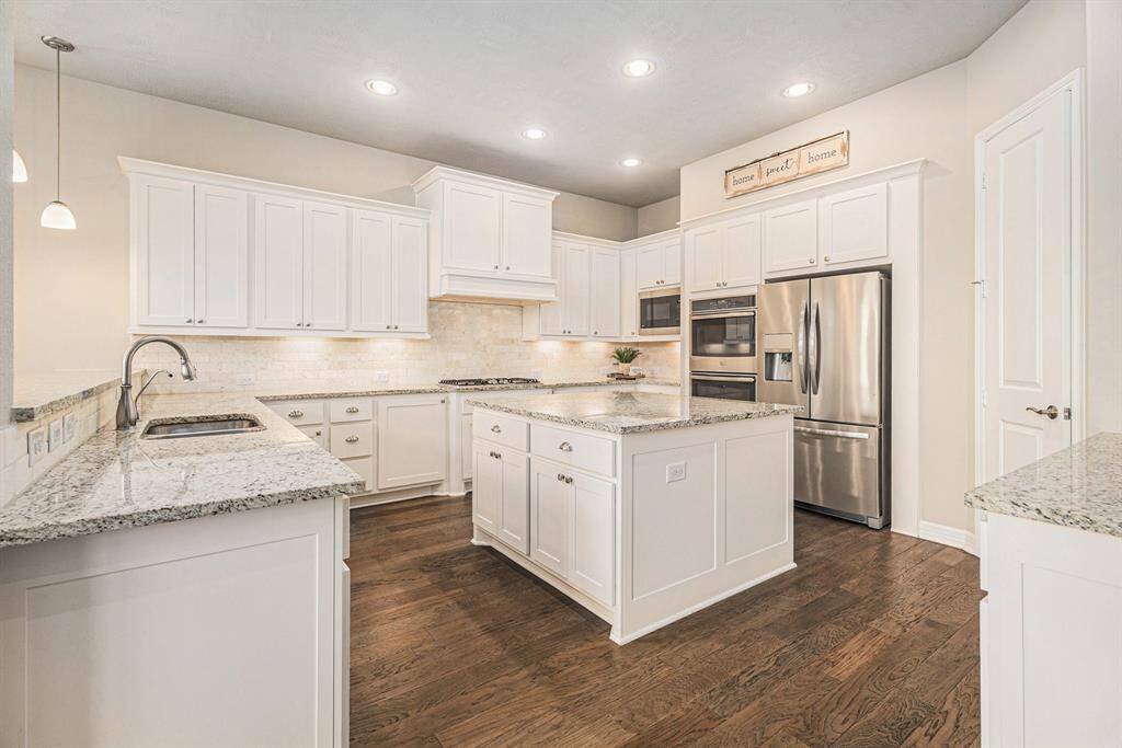 Great kitchen overlooks dining, breakfast bar & family room with huge island great for gathering