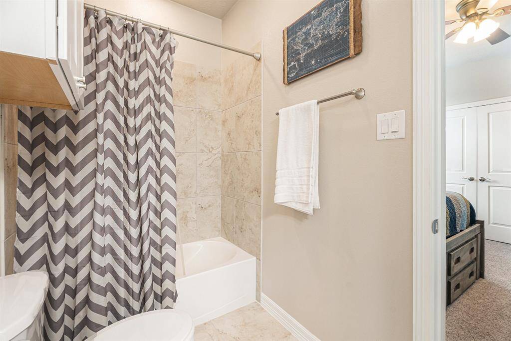 Secondary bathroom upstairs