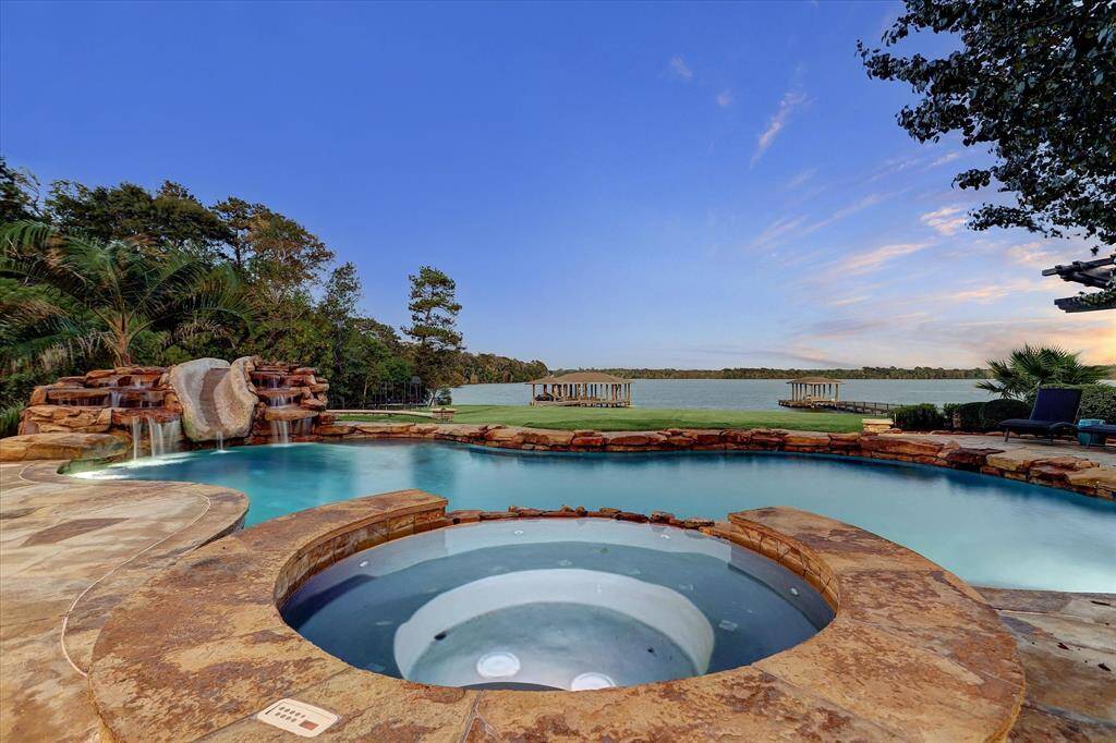 The pool features both a heater and a chiller, allowing for year-round comfort no matter the season.