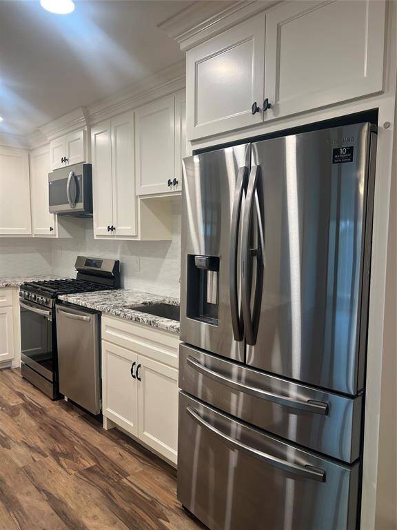 Stainless steel fridge is included.