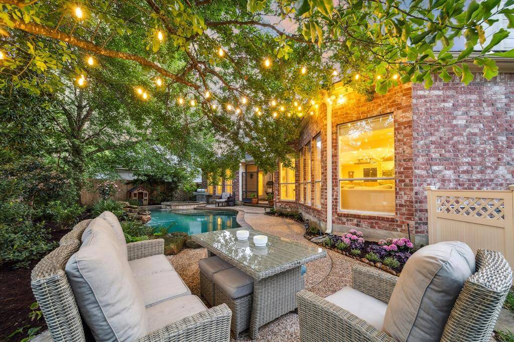 Treat yourself to a quiet moment at the outdoor table by the beautiful garden beds next to the pool.