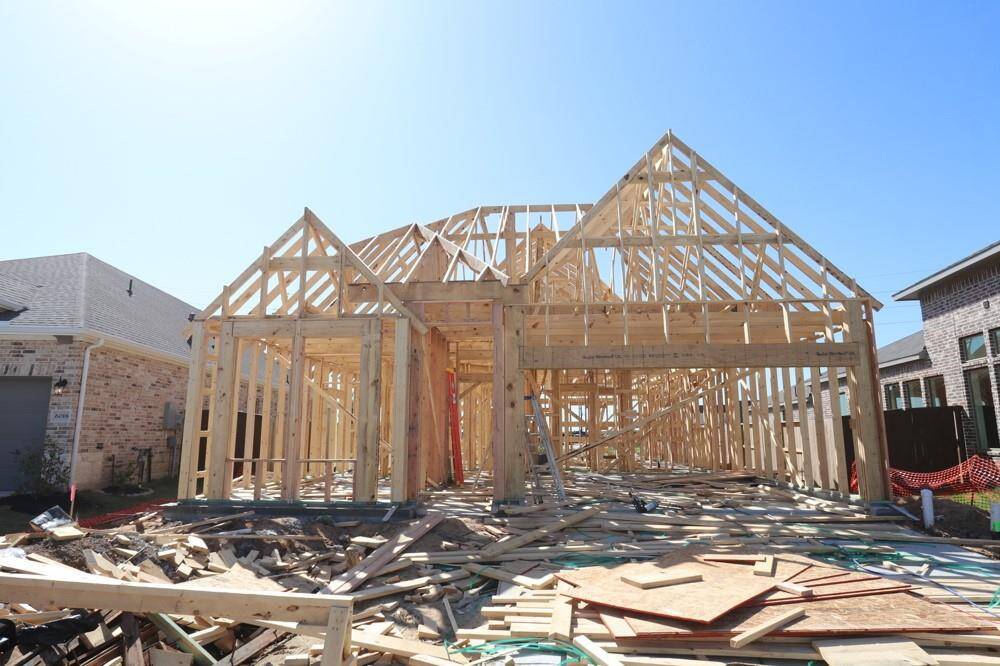 Let us show you how our advanced framing techniques have stood the test of time and allow more insulation for a quieter and more energy efficient home.
