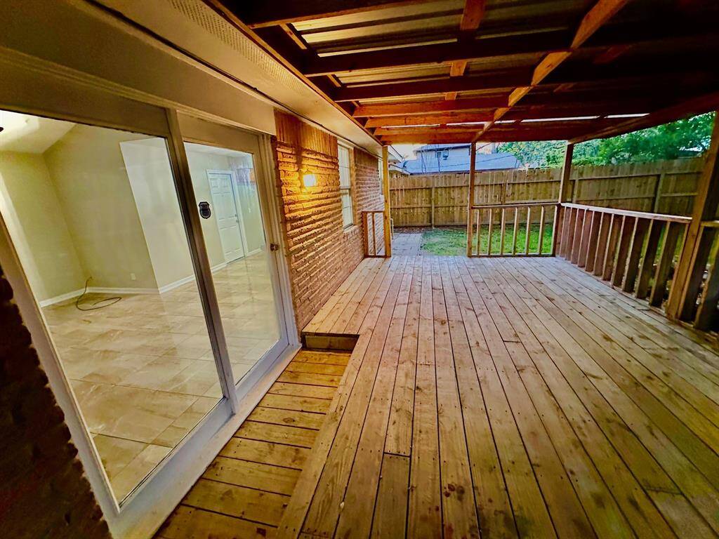 LARGE COVER PATIO