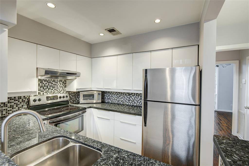 Functional kitchen w/ high end finishes