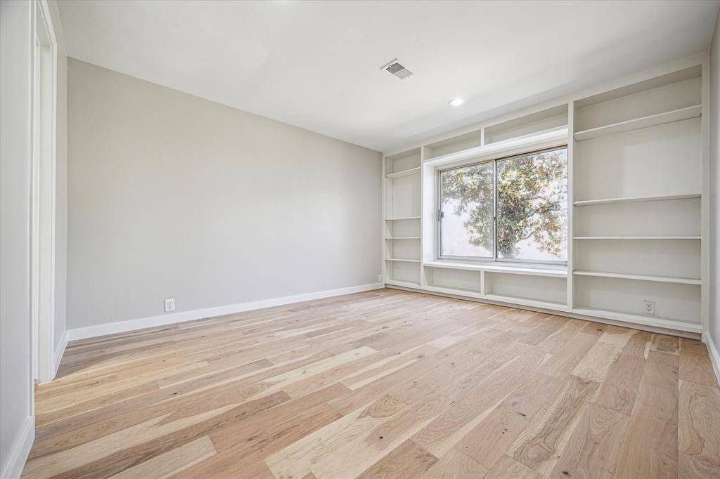 This inviting secondary suite offers luxurious accommodations for your guests, featuring White Oak hardwood flooring, fresh neutral paint, custom built-ins, a spacious walk-in closet, and a private ensuite bathroom.
