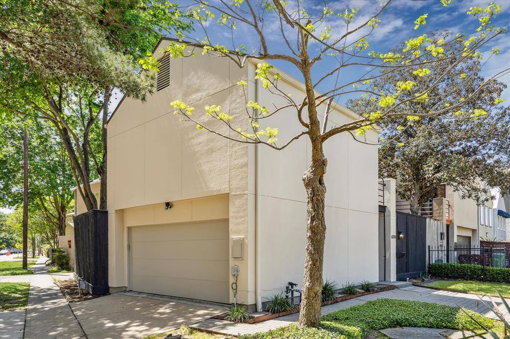 You’ll enjoy ample parking for both you and your guests. The two-car attached garage is paired with a wide driveway and separate parking pad, while the cul-de-sac offers privacy and even more space for visitors, an uncommon perk in inner-city living.