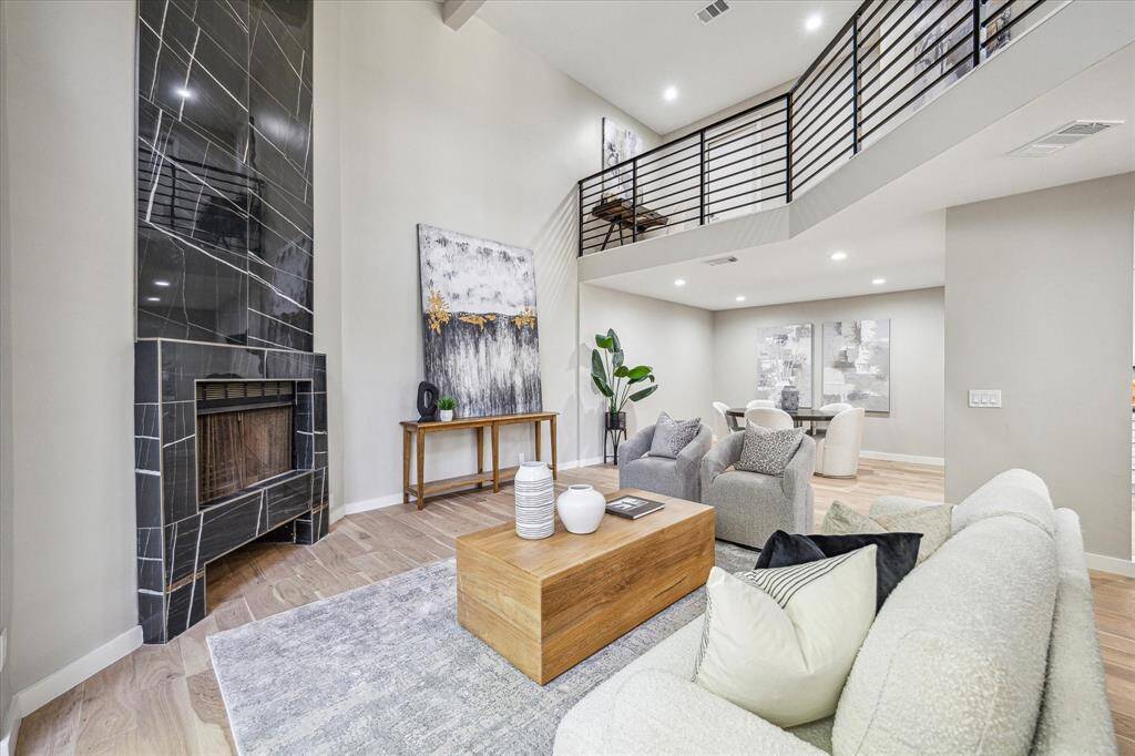 This stylish foyer makes a bold first impression with sleek modern finishes and a sweeping open design that draws you in and dares you to stay a while.