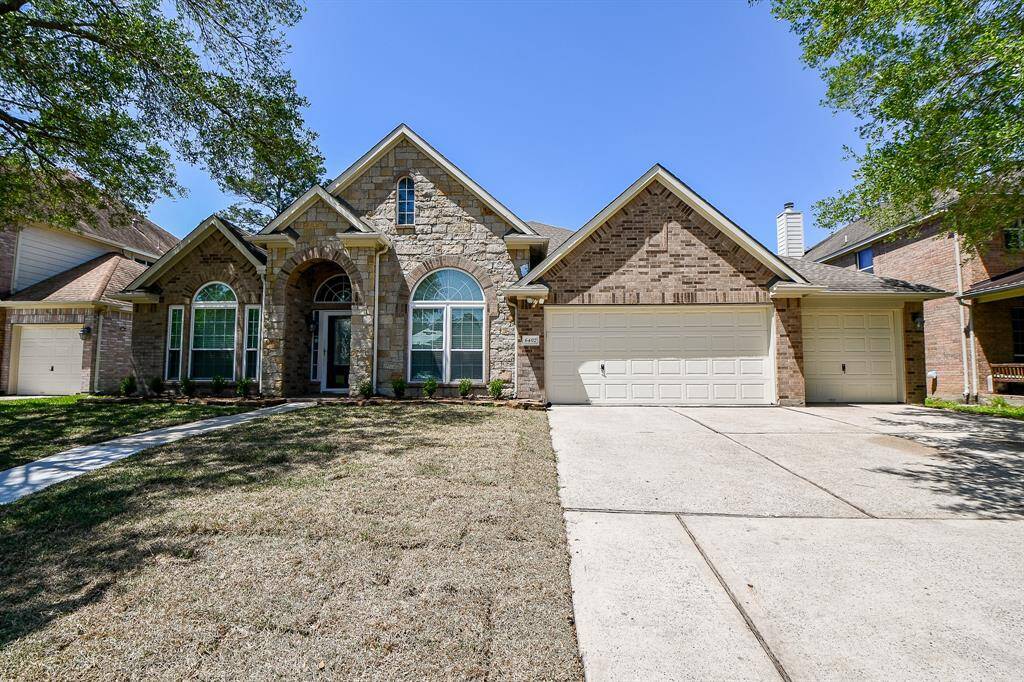 Plenty of space with a 3 Car Garage