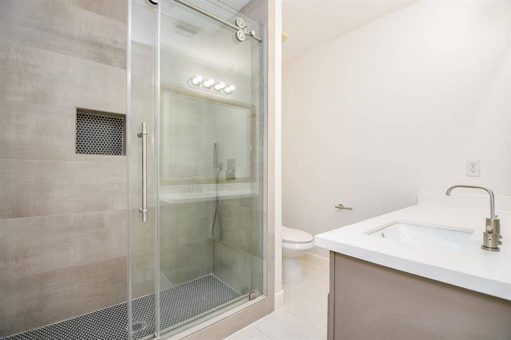 Enjoy the newly updated bath