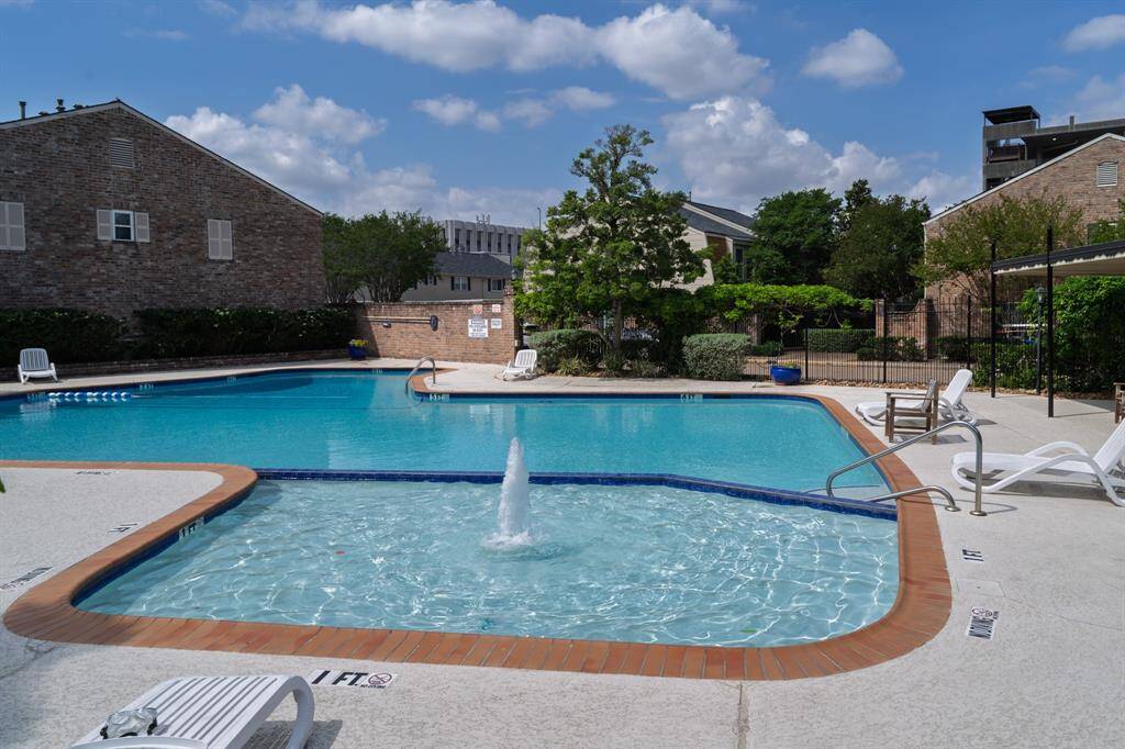 Swimming pool with shallow splash area.