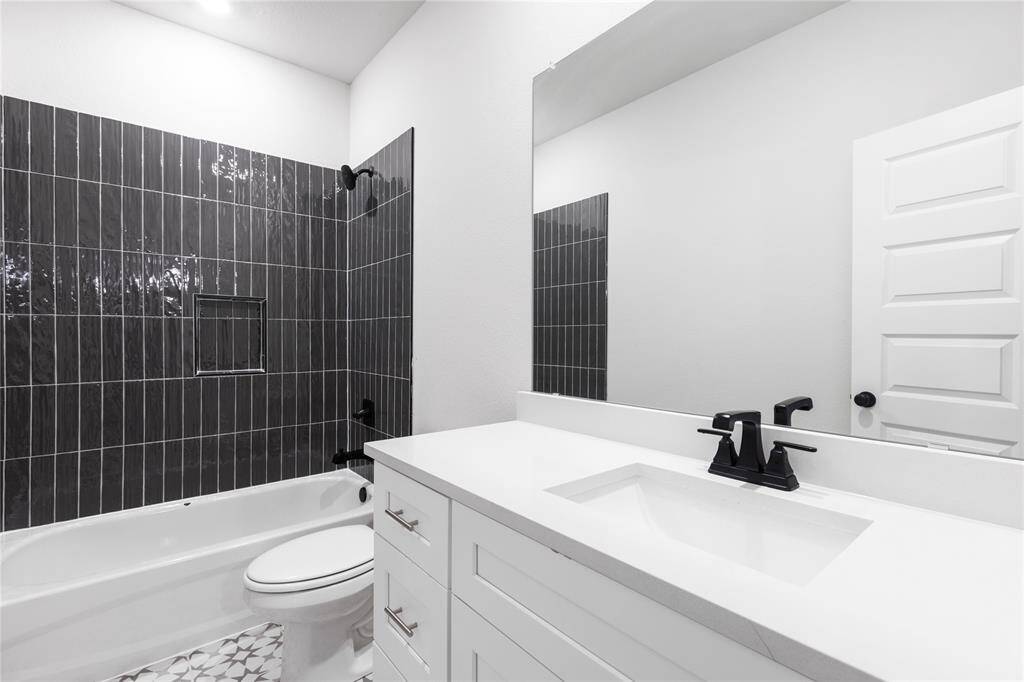 Big hall Bathroom!