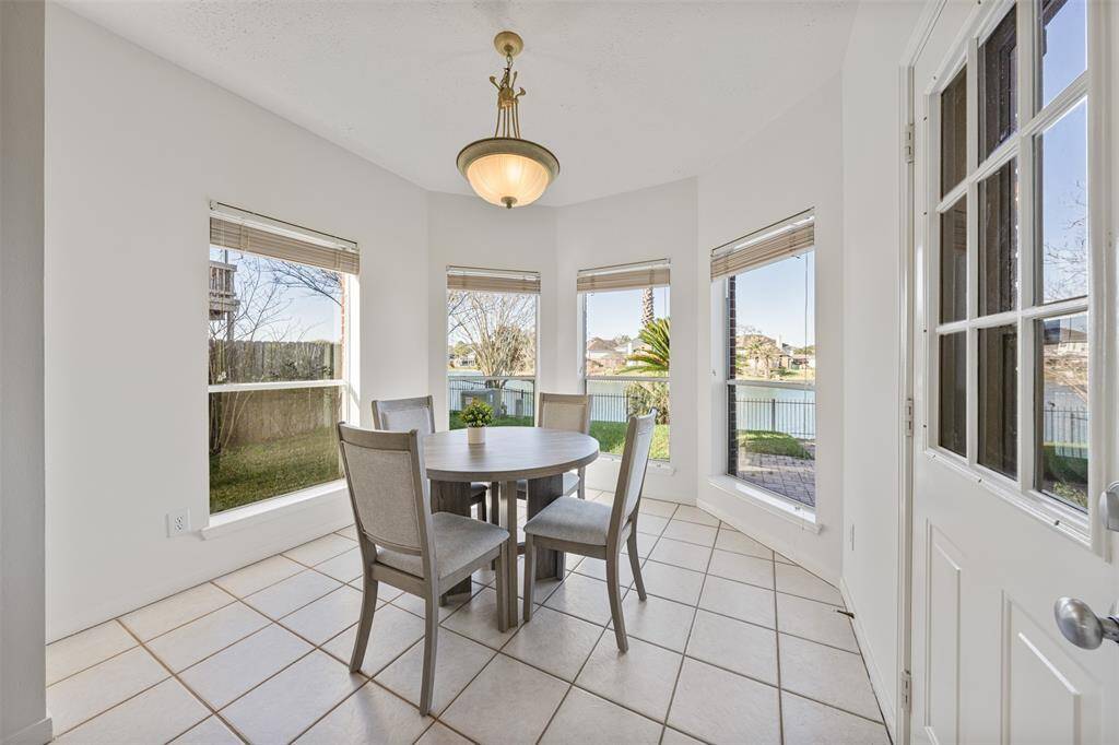 Breakfast Room