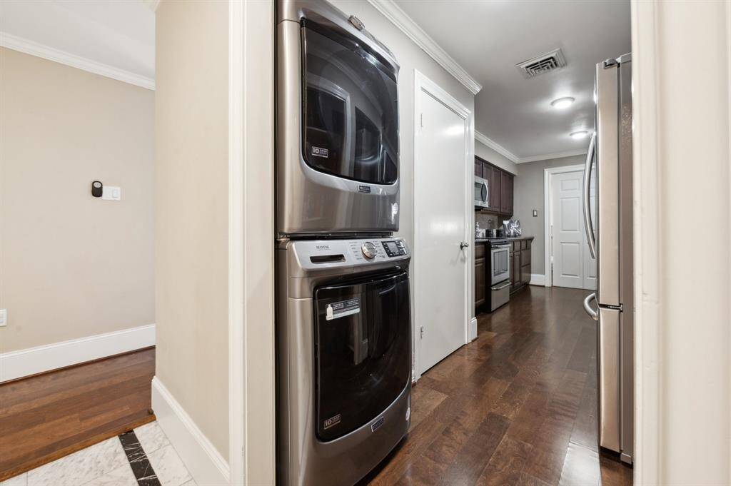 In-unit washer/dryer