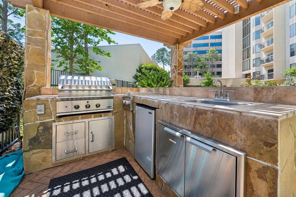 Outdoor kitchen
