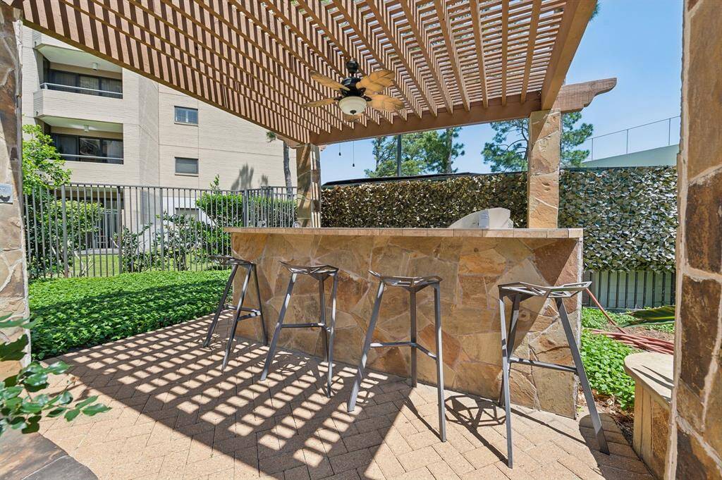 Outdoor kitchen