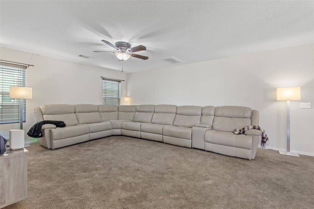 Living room equipped with ceiling fan