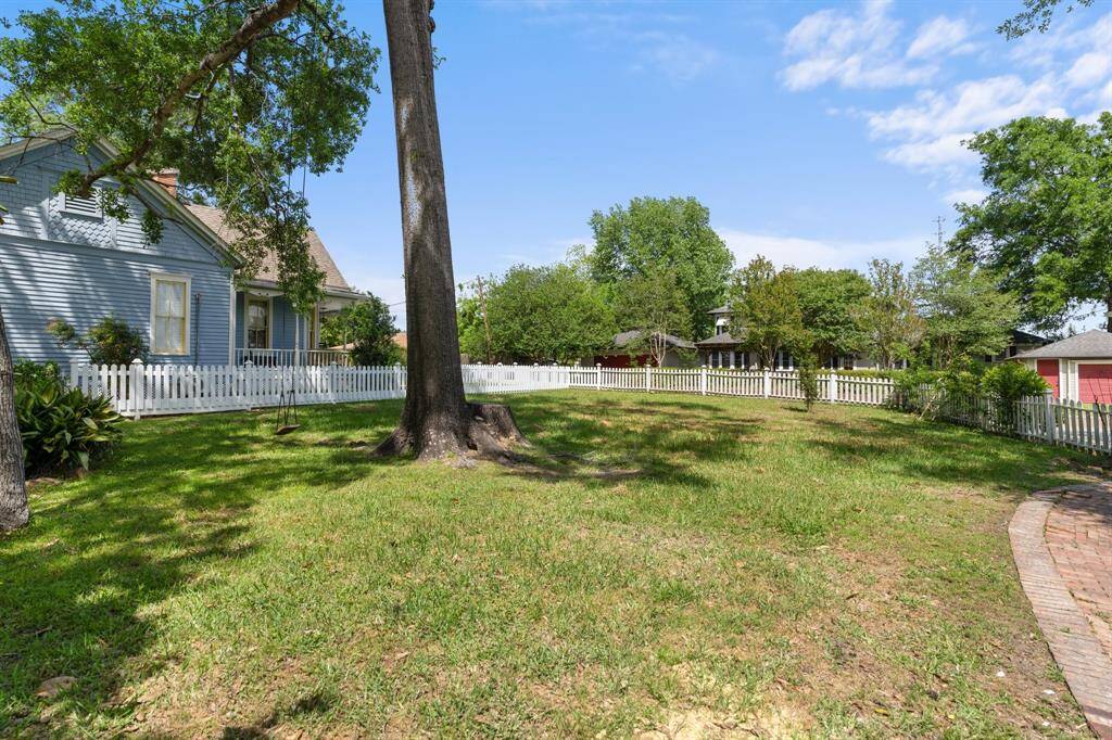 Fenced Yard