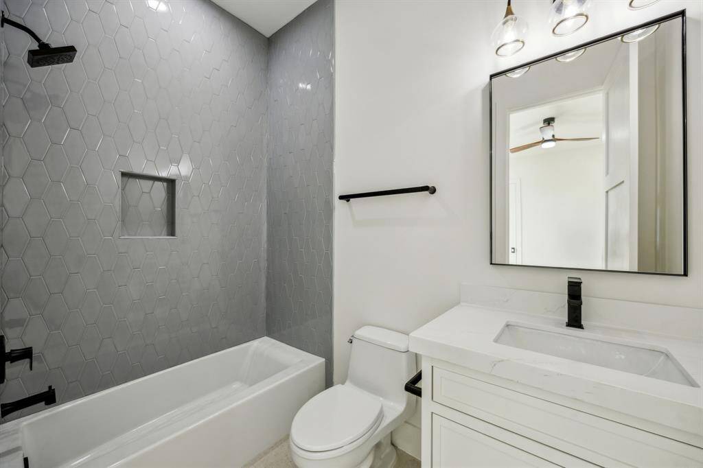 guest bath 1.