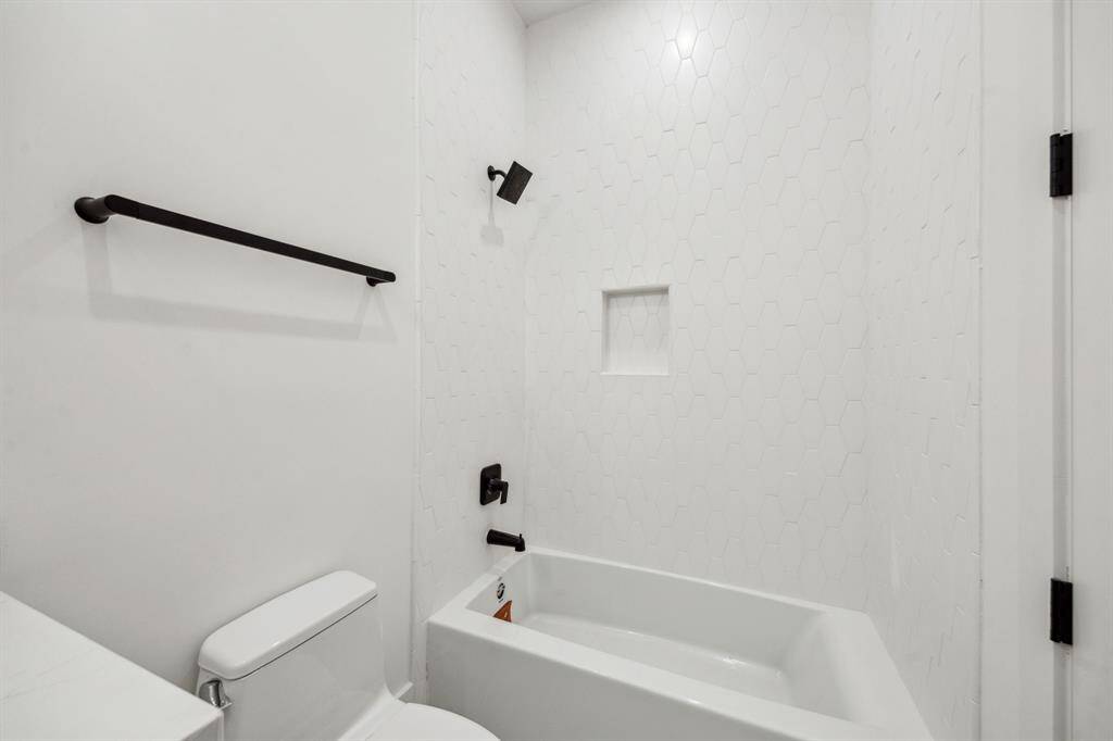 guest bath 2.