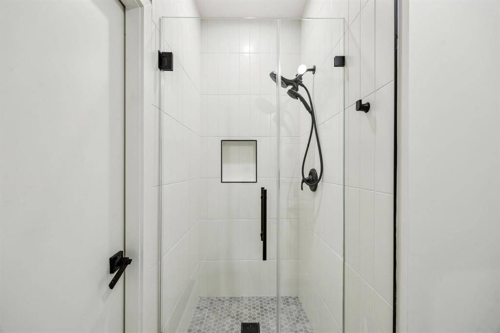 guest bath 3.