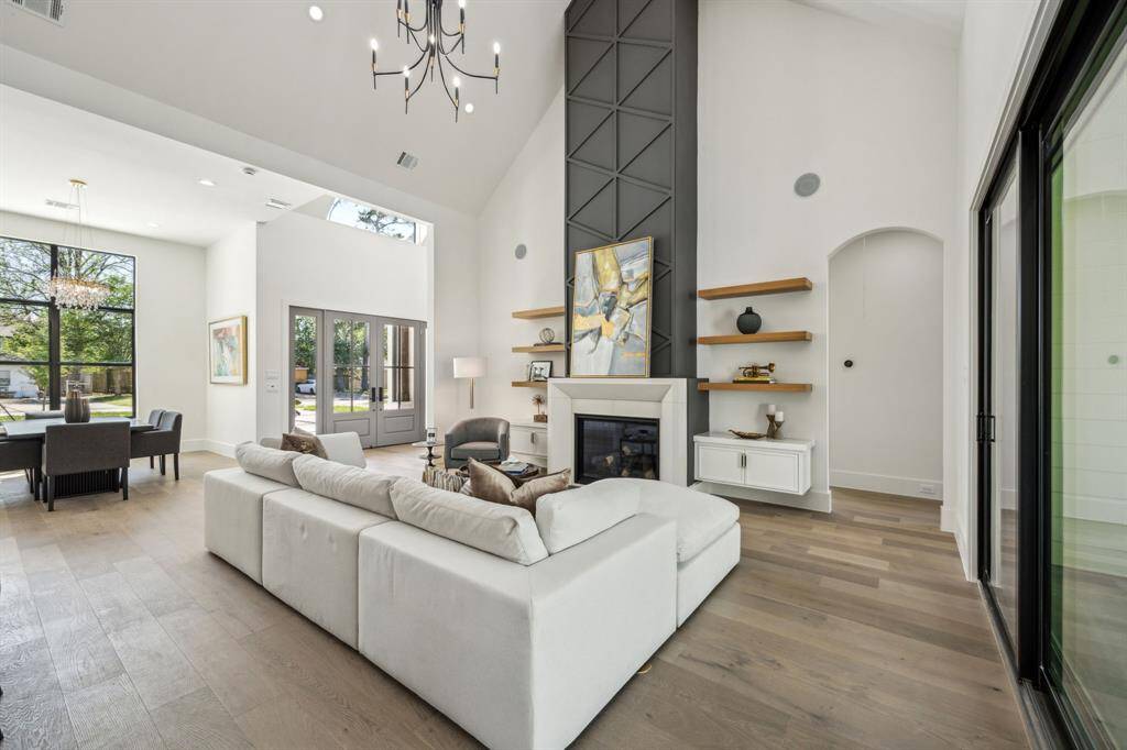 The dining room, foyer, office and half bath are to the left, while that beautiful arched doorway leads to the guest bedrooms.