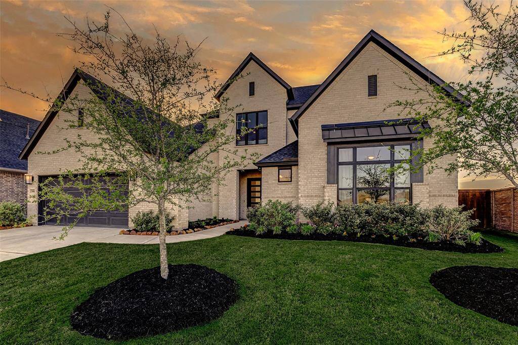 The home’s exterior showcases impeccable design, with timeless brickwork that exudes elegance and lasting curb appeal. The striking exterior windows further elevate the home’s aesthetic, drawing attention with their bold, sophisticated presence.