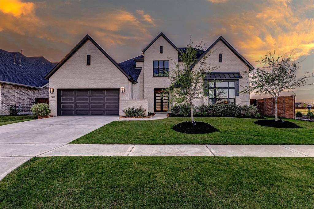 7606 Redwoods Forest Drive is move-in ready and waiting for its next owners! Call today to schedule your private tour and experience all this stunning home has to offer.
