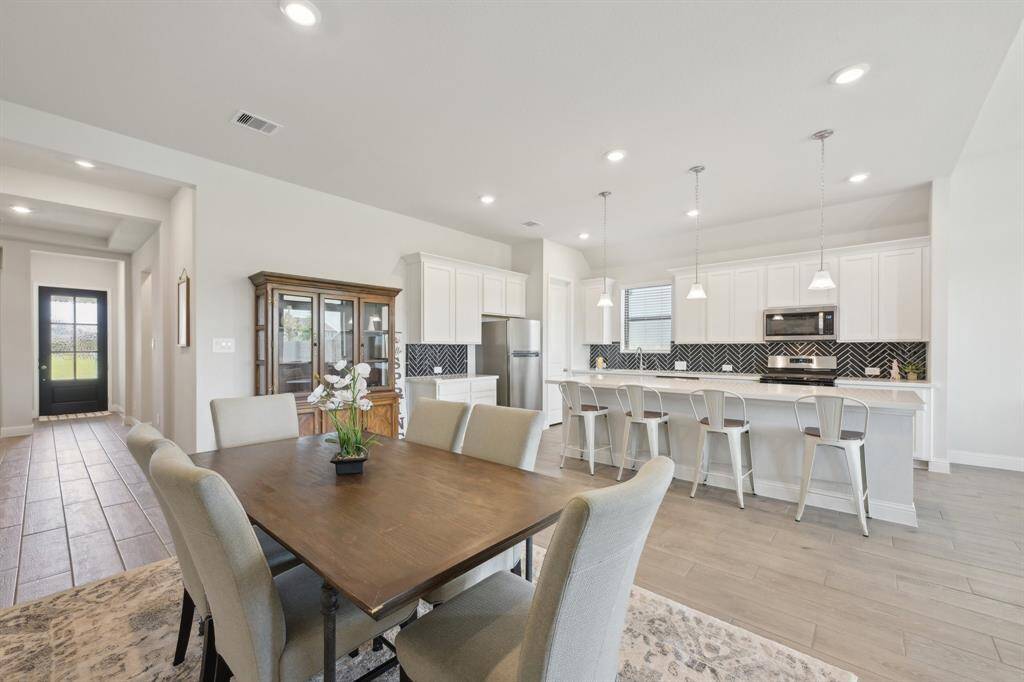 Space for a dining table plus the breakfast bar.