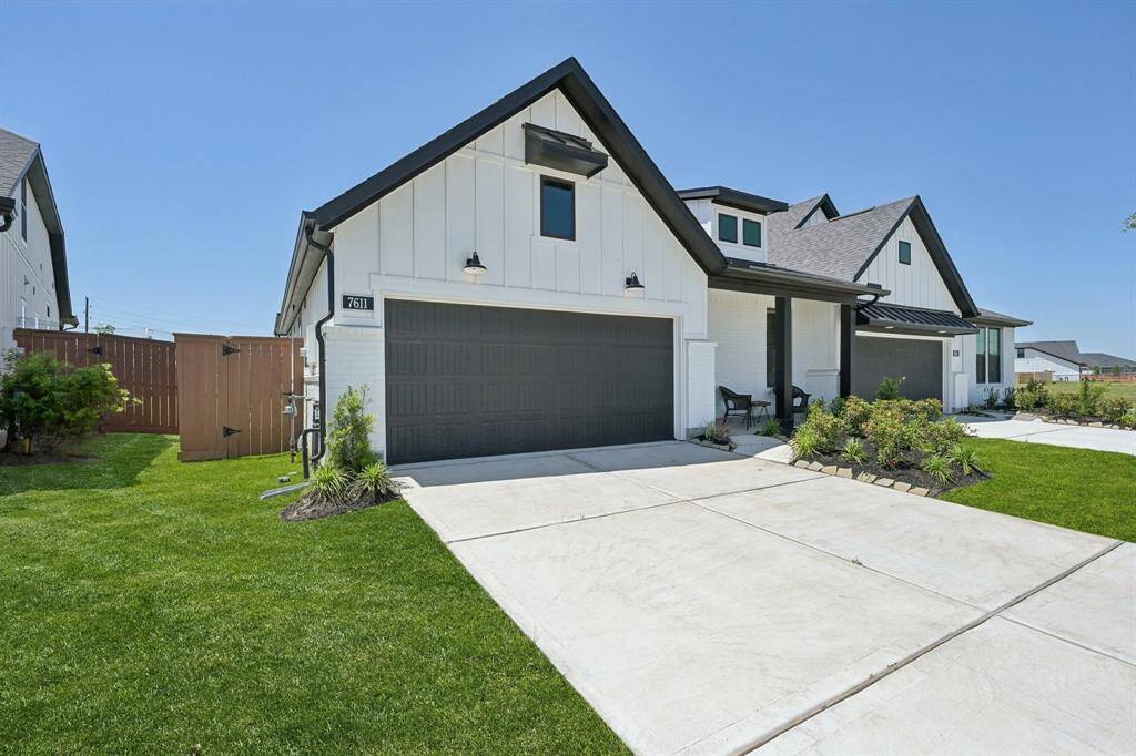 Great curb appeal!