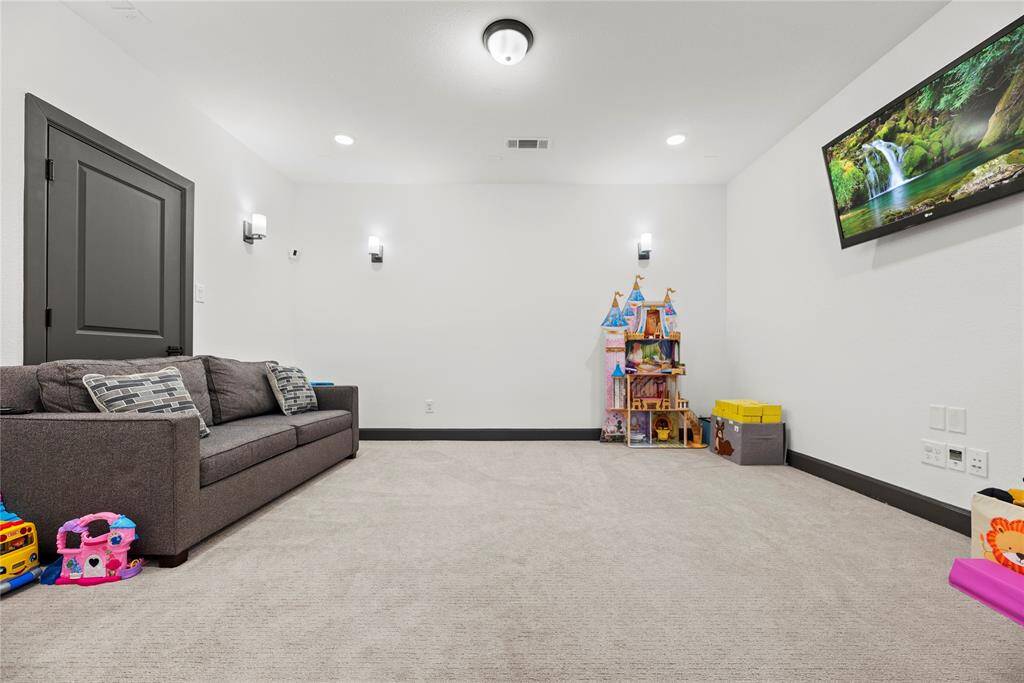 Grab the popcorn—it’s family movie night! Enjoy an immersive experience in the media room.