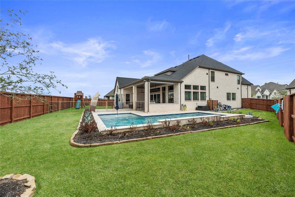 Plenty of room for everyone to move around for those backyard barbeques.
