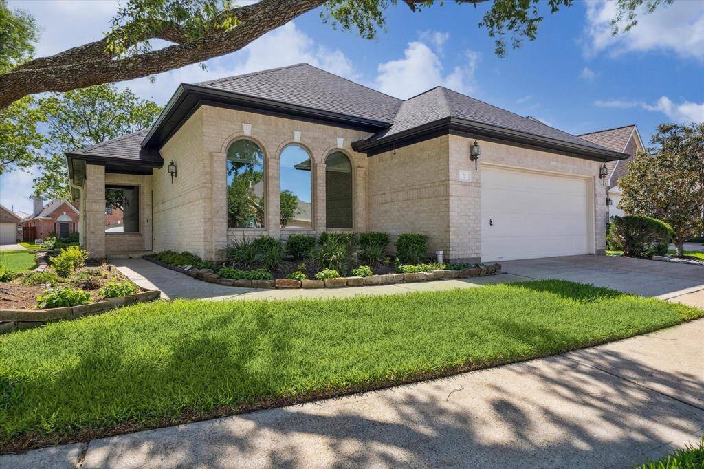 This charming brick home features a well-manicured lawn ( maintained by the HOA), arched windows, and a two-car garage. This inviting lot is located next to a green area enhanced by mature trees, providing excellent curb appeal.