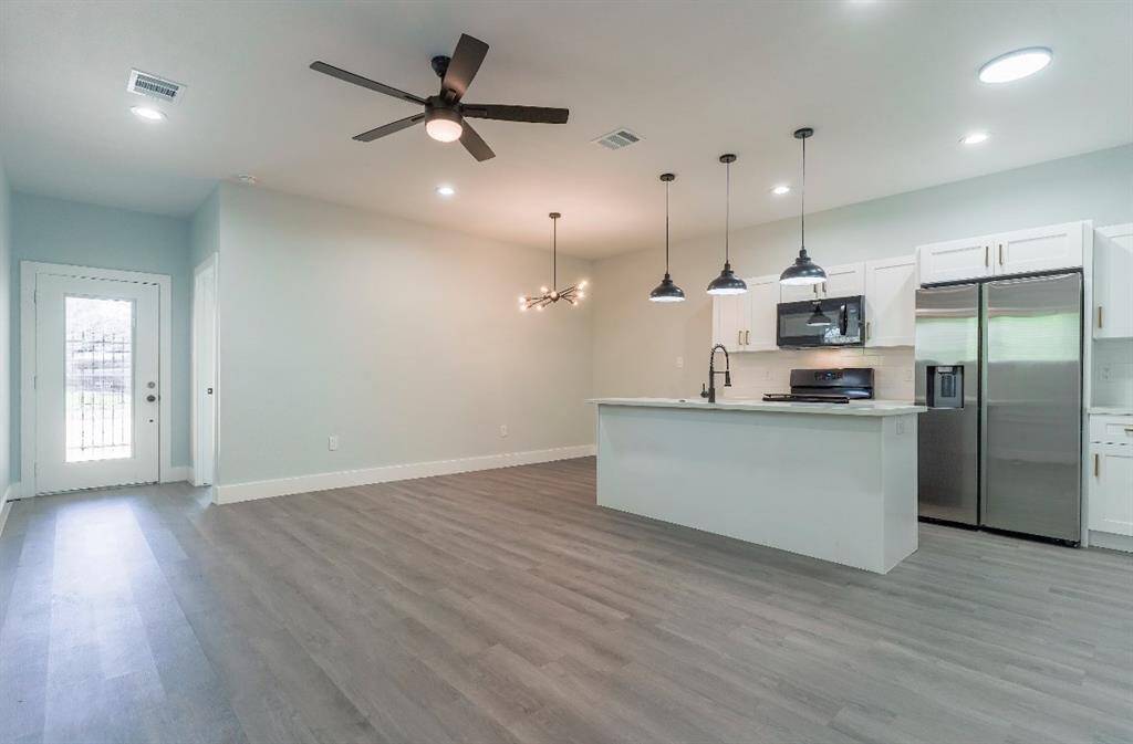 Beautiful clean and open concept Floor plan