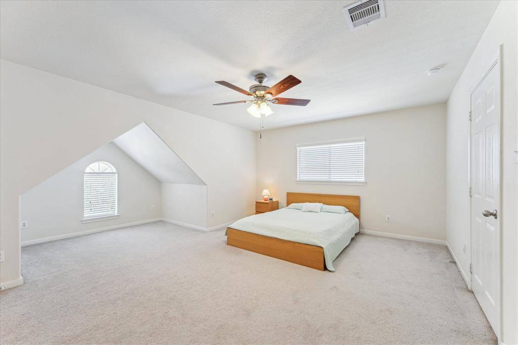 Oversized 5th bedroom