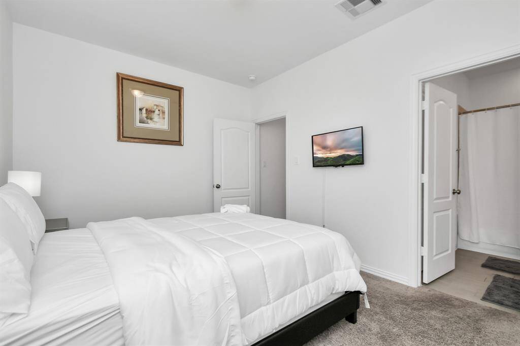 Guest bedroom