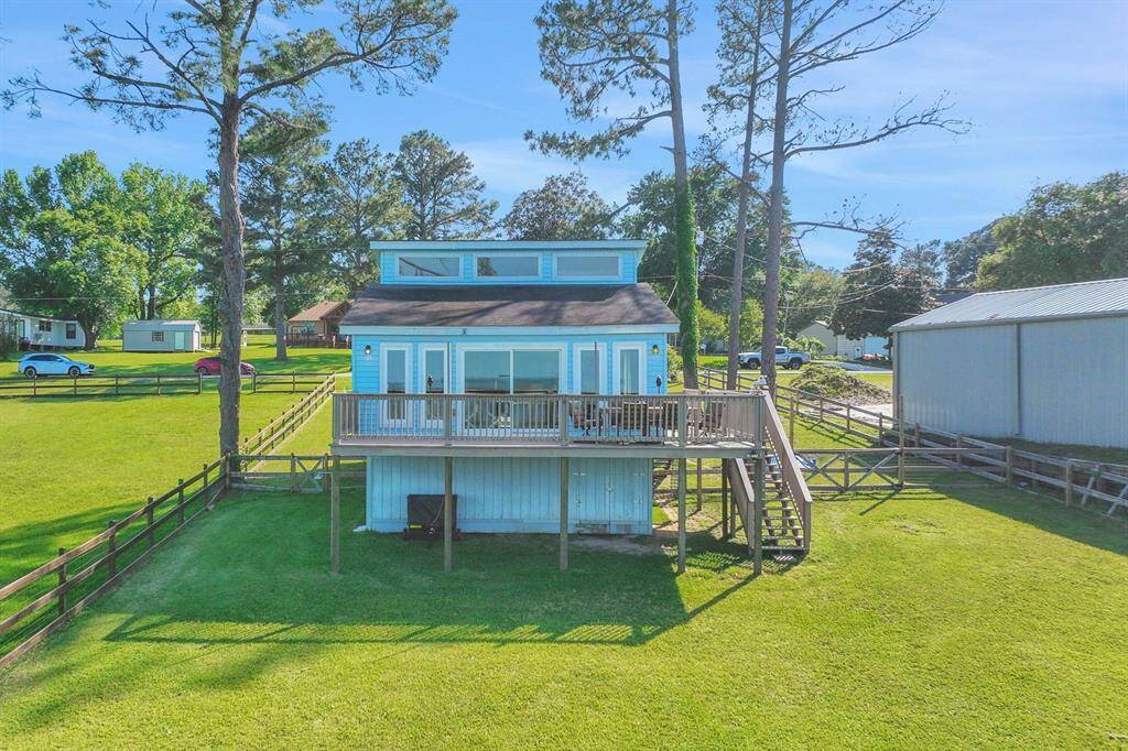 Situated on a 0.29 acre lot, this charming home is ready for you to enjoy life by the lake!