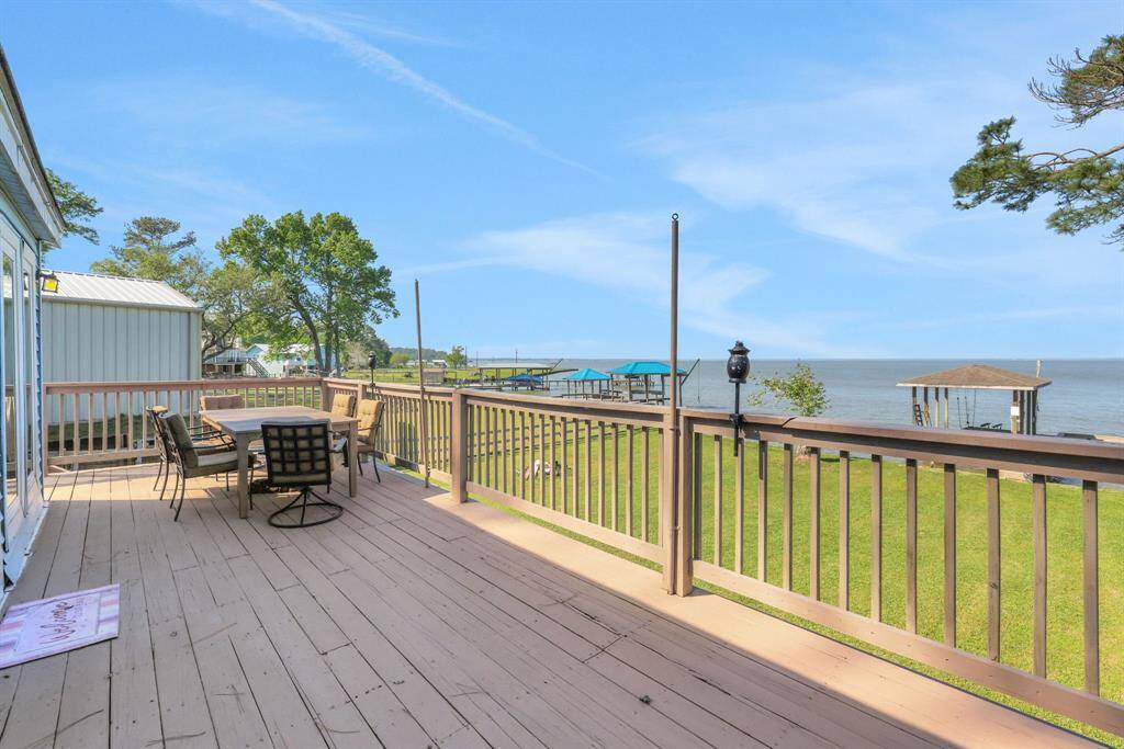 Great deck space for all the family