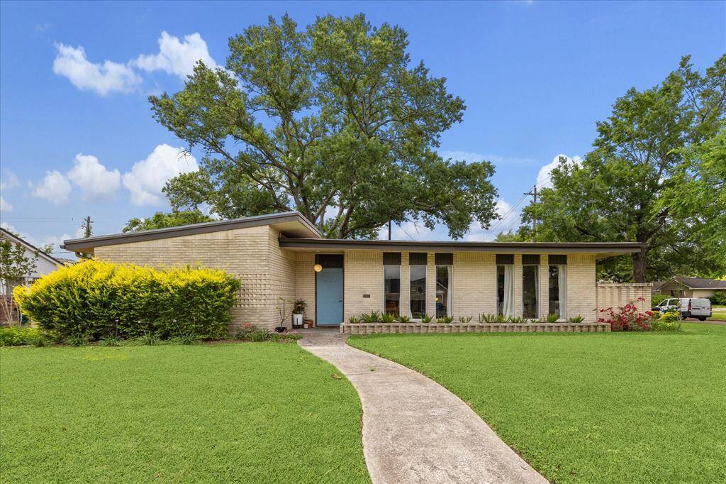 Fabulous mid-century modern on a beautiful corner lot. The classic sleek, angular architecture of the period offers great architectural style.
