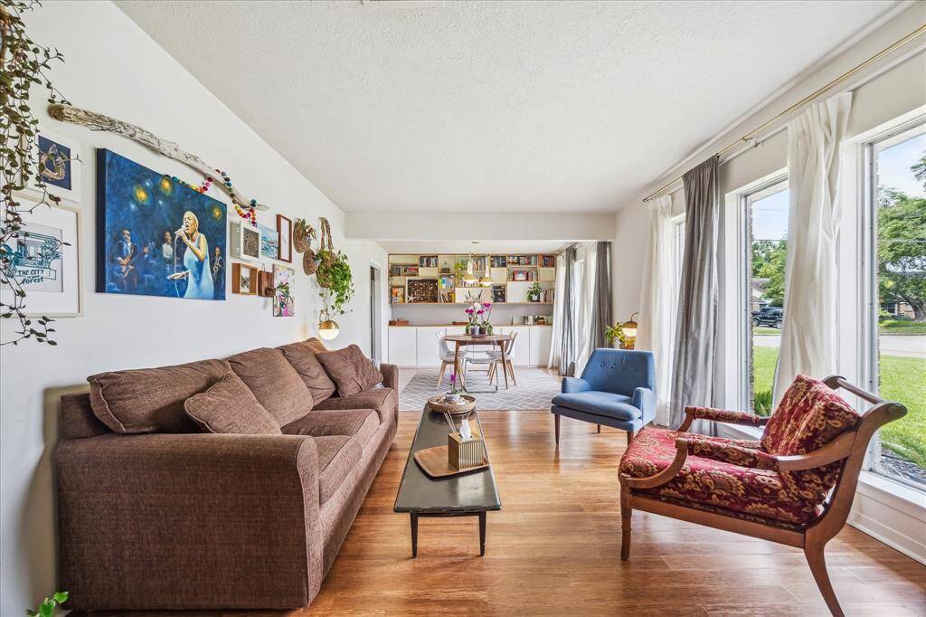 Very flexible front living area with full length windows for great natural light. Great living area, home office, dining area, however you want to use it!