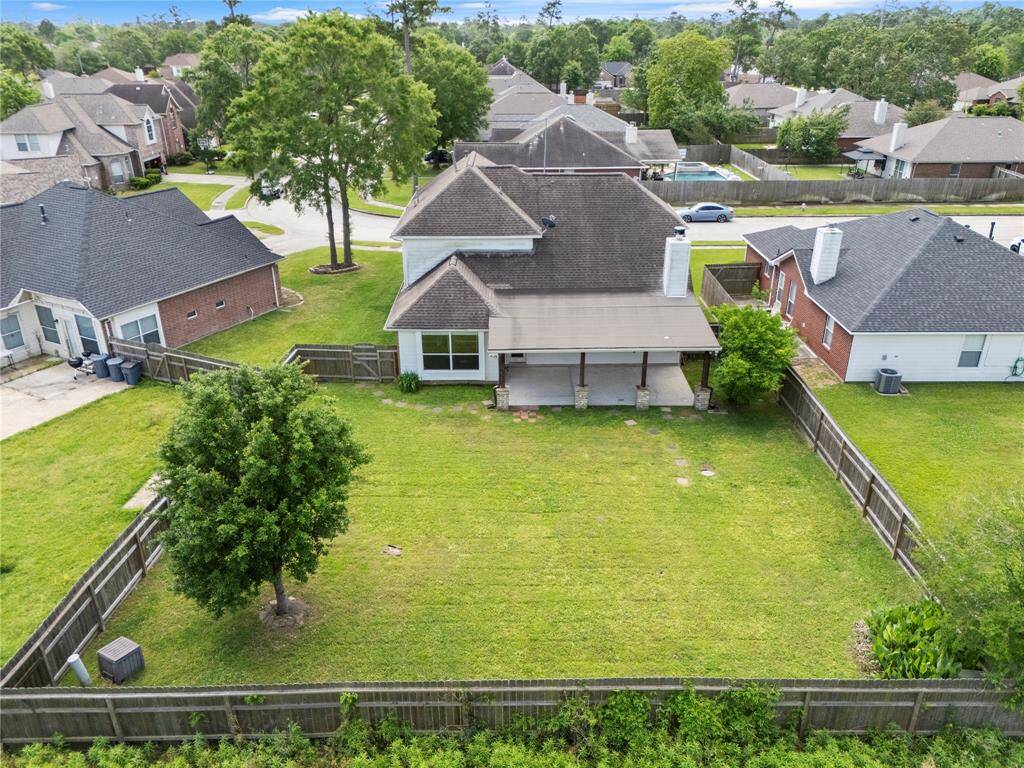 The large backyard provides endless opportunities to create your own outdoor oasis. With NO back neighbors you can enjoy complete privacy!