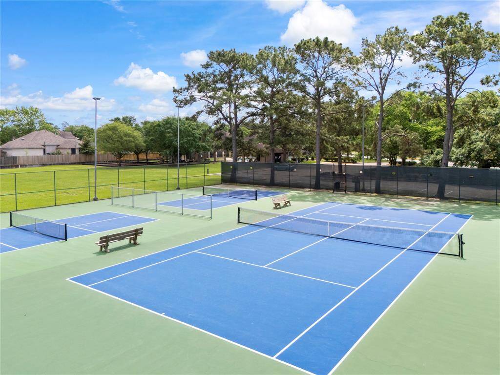 This vibrant community offers an array of amenities designed for active living, including parks and tennis courts.  Whether you’re looking to relax, play, or explore, there’s something here for everyone!