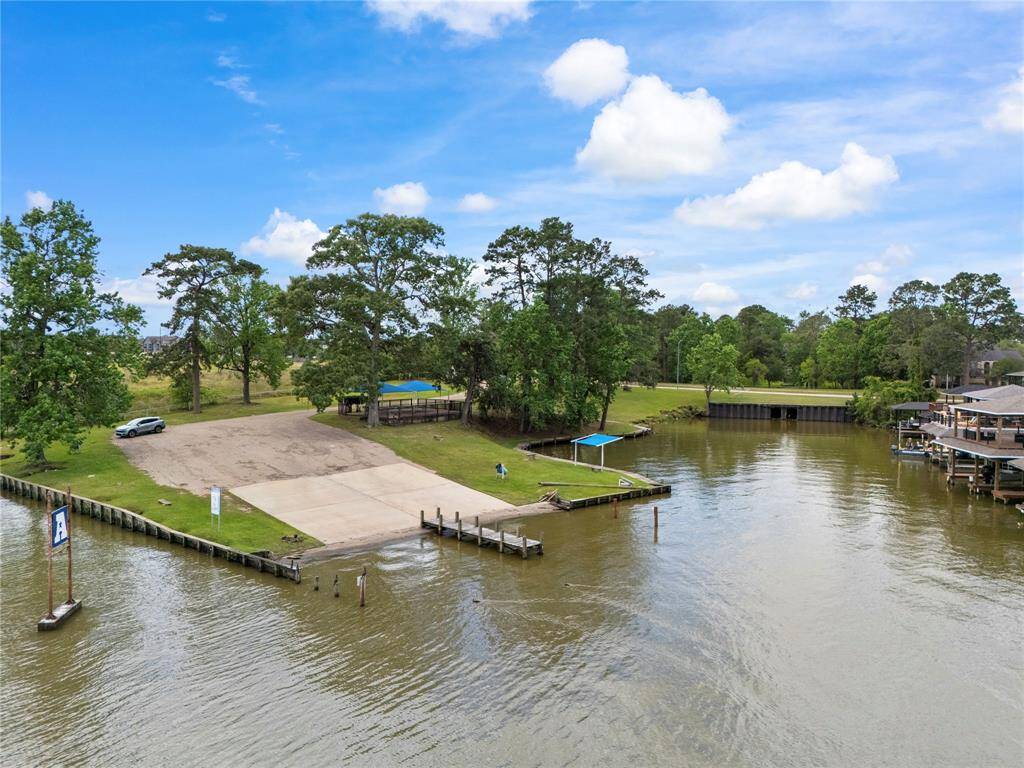 Surrounded by nature, this community allows you exclusive private lake access, perfect for boating, kayaking, or a quiet day by the water.