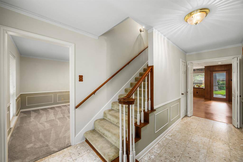Stairway has wood rail