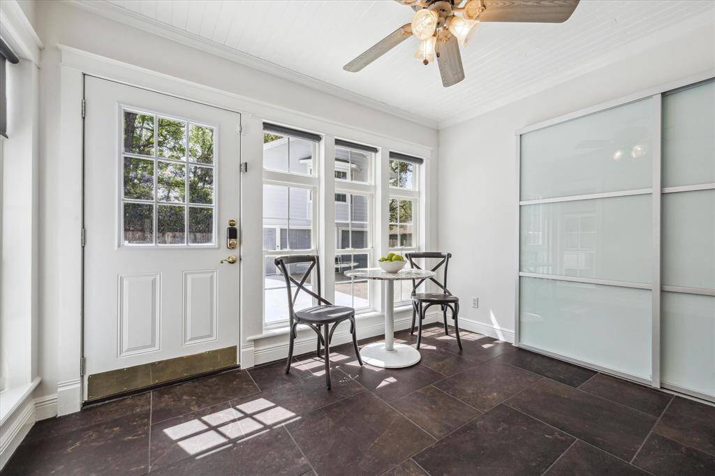 Breakfast room, obviously there is a ton of space here, it could even be a study!