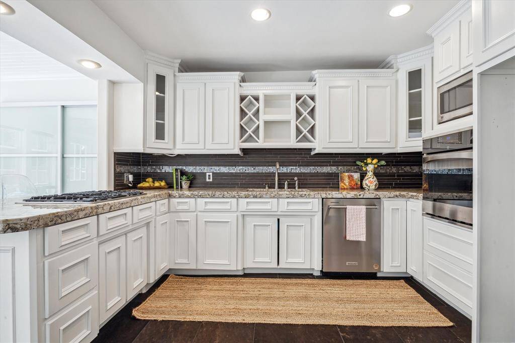 Wonderful and large kitchen with so much storage!