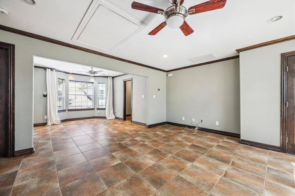 Very large apartment above the garage