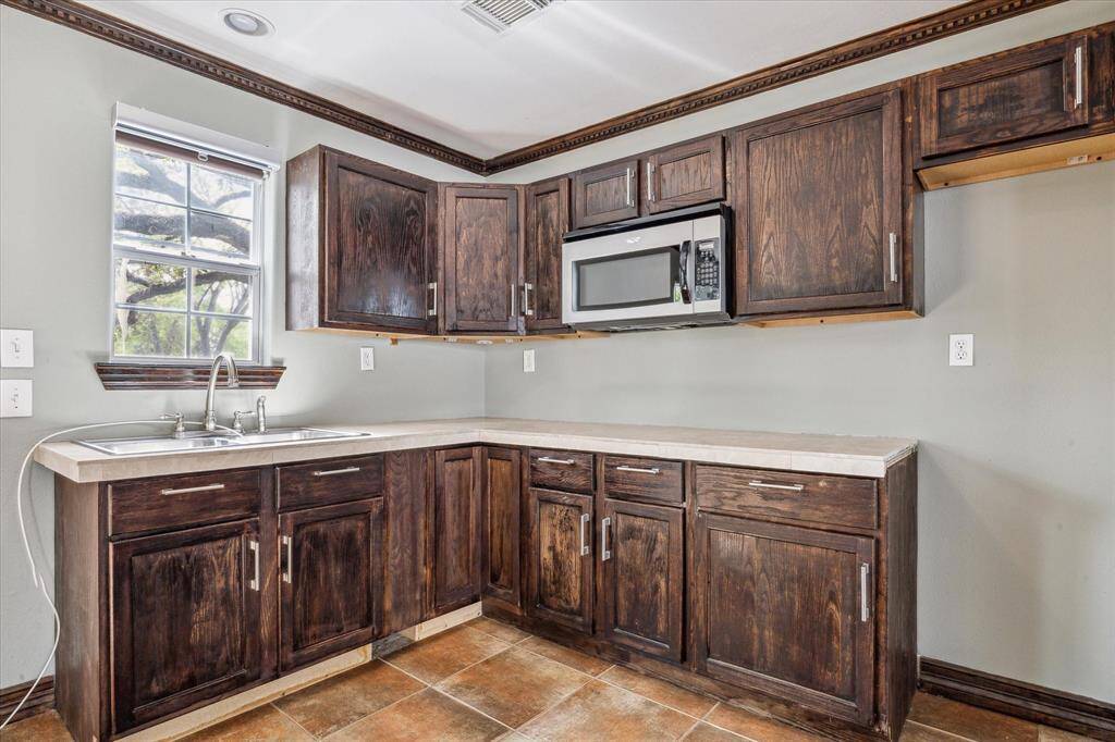 And a kitchen area!!
